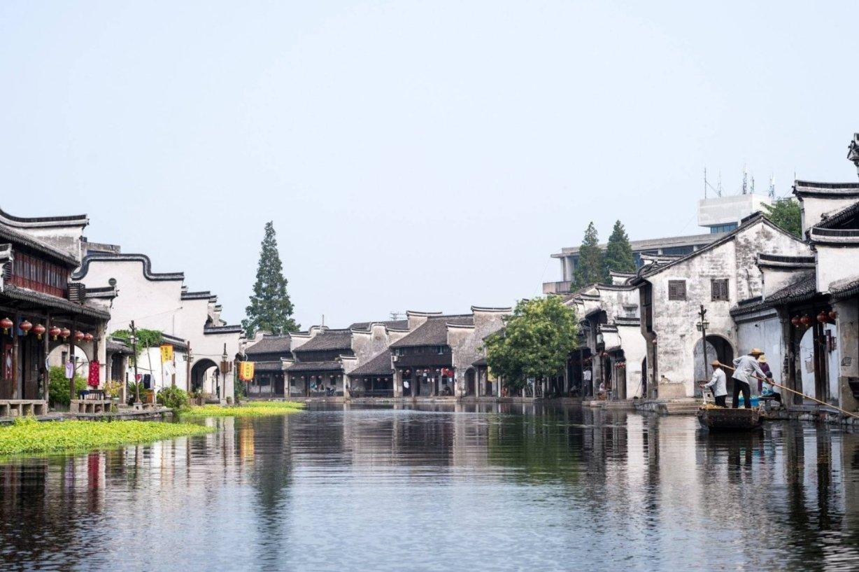 省十四届人大二次会议营口代表团召开全体会议